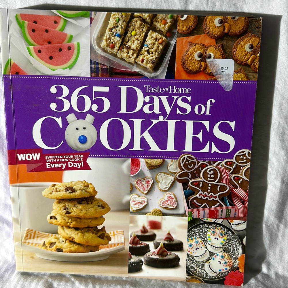 365 Days OF Cookies  Cookbook Has 448 PAGES